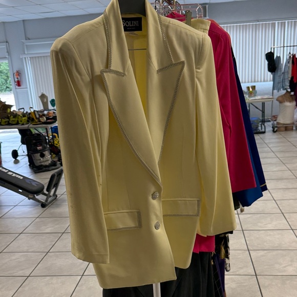 LINI Pastel Yellow Blazer with Silver Detailing - Picture 1 of 2